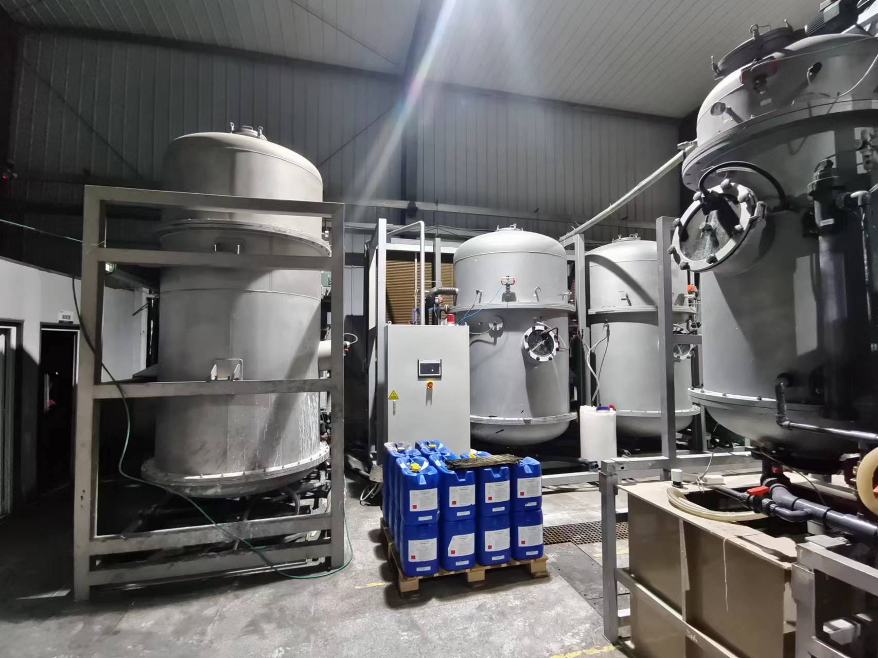 高效低温蒸发<i style='color:red'>废水处理设备</i>实现废液浓缩减量90%以上！